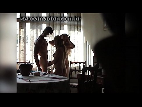❤️ Sexus amici invitant hominem gigantem et threesome cum eo Anal video apud nos
